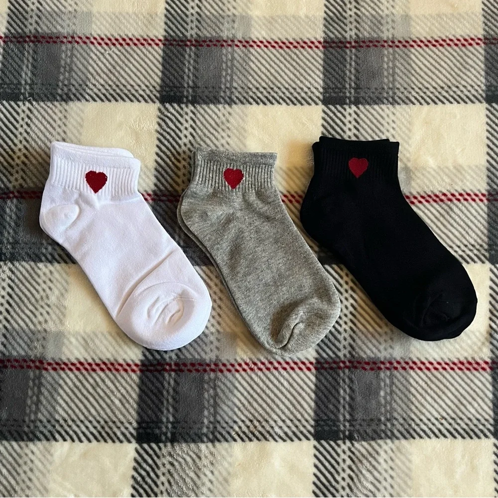 Heart Embroidered Ankle Socks - White, Gray, Black
